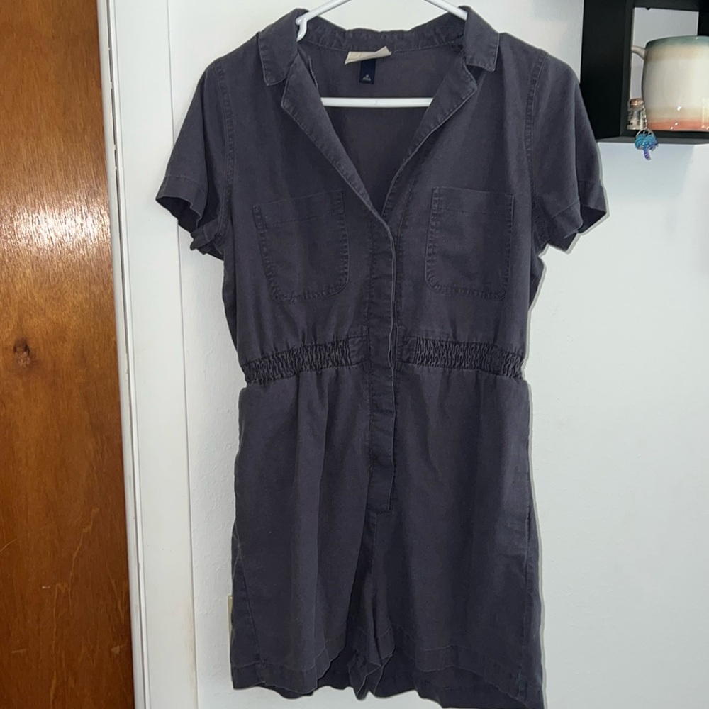 Universal threads utility romper in used condition